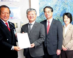 ���N�x�\�Z�v�]�����s���ɒ�o