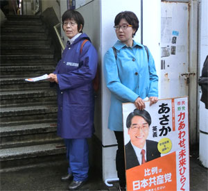 �A�i�E���T�[��l���A���߂ɗ��Ă����A