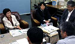 �s���I���ւ̌��ӂ��q�ׂ�ۍ�t�~�q����