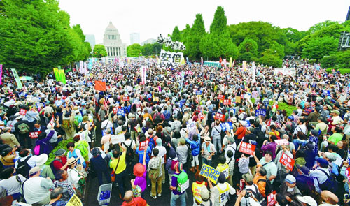 ��������͂݁A�푈�@�Ĕp�āA���{�񑊑ސw�����߂ăR�[������l������8��30���A�����O