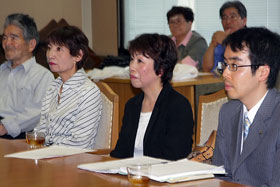 傍聴した支援する会員との交流会