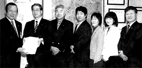 �s������̈��������������s���Ɏ�n�����Y�}�s�c�c