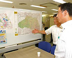 ��ʂ̃e���r��M�Ҏx���Z���^�[(�f�W�T�|���)��K�₷�鉖��c��