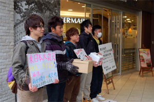 �u���������ɂł��邱�Ƃ��v�Ƌ~��������Ăт�����