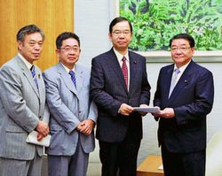 �����C���[�����i�E�j�ɐ\�������u�ʘa�v�ψ����灁25���A�񑊊��@