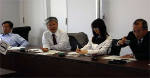 ���l���w���Ȃǌ��R�s����ψ��������𕷂�