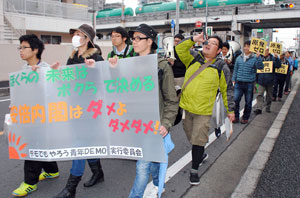 �_����_���_�� �N�f���ɂR�S�l���Q��