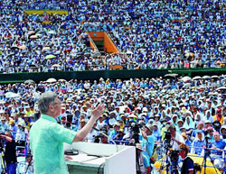 �Ӗ�Ê�n�~�߂悤�ƂR���T��l