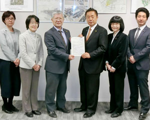 �s�c�c���Q�O�P�X�N�x�̗\�Z�v�]