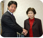 �ۍ₳�񂩂�o�g���^�b�`