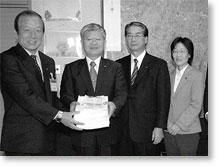 �����w�Z�ɃG�A�R���ݒu�\�Z��