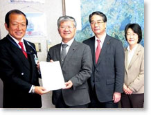 ���N�x�\�Z�v�]�����s���ɒ�o